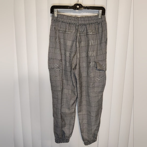 Forever 21 Black & White Plaid Cargo Style Joggers Size Medium - Picture 2 of 3